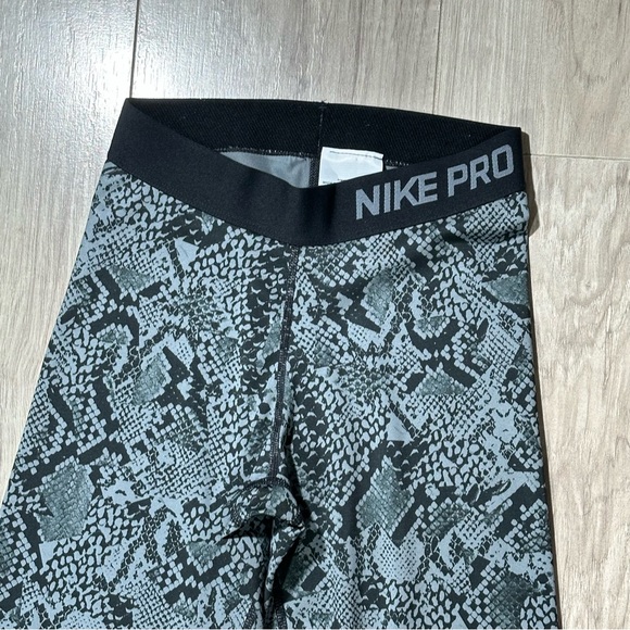 NIKE PRO Black Gray Snakeskin Print DRI-FIT Compression VIXEN Capri XS - Picture 5 of 12